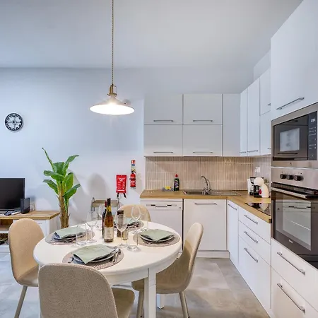 Stylish One Bedroom Penthouse With 2 Sun Terraces Bfra1-3 Daire