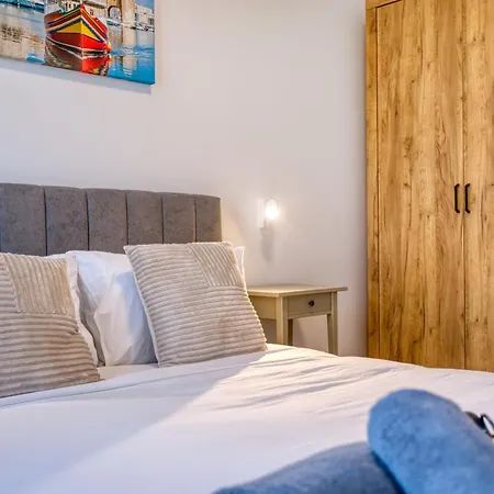 Daire Stylish One Bedroom Penthouse With 2 Sun Terraces Bfra1-3