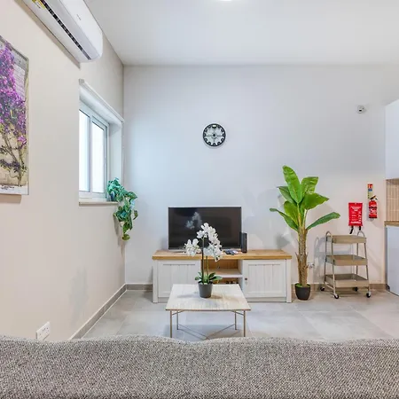 Stylish One Bedroom Penthouse With 2 Sun Terraces Bfra1-3 * Gzira
