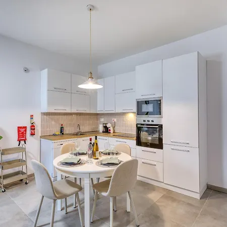 Stylish One Bedroom Penthouse With 2 Sun Terraces Bfra1-3